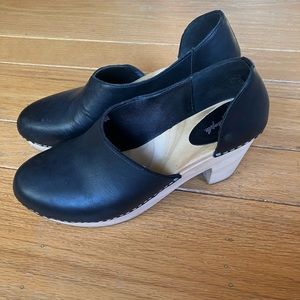 FREE PEOPLE Monroe Black Clogs With Wooden Heels
